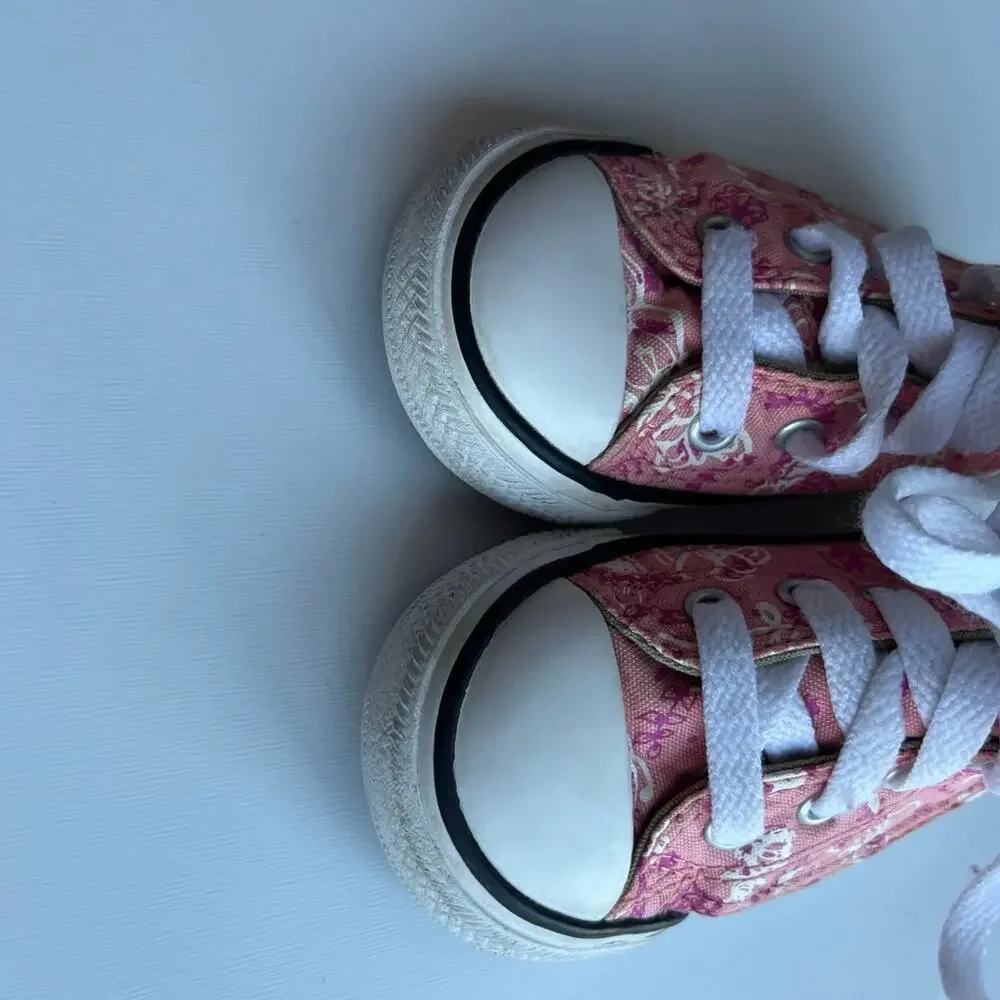 Converse - Picture 3 of 7